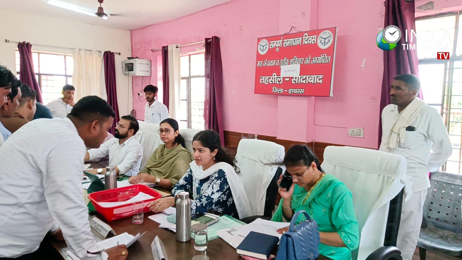Sampoorna Samadhan Diwas at Sadabad Tehsil Hathras with SDM Ritu Sirohi and administrative officials