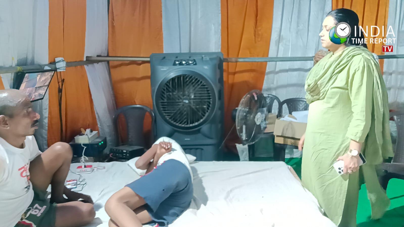 SDM Ritu Sirohi inspecting Kanwar camp in Sadabad during Kanwar Yatra.