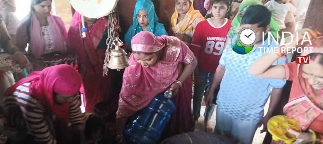 Devotees offering holy water to Lord Shiva at Shri Baba Baijnath Dham in Sadabad, Hathras during Kanwar Yatra.