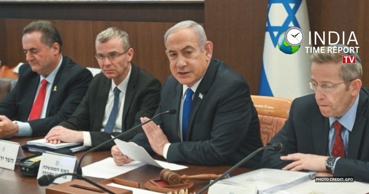 Benjamin Netanyahu speaking at the start of the Israeli government meeting