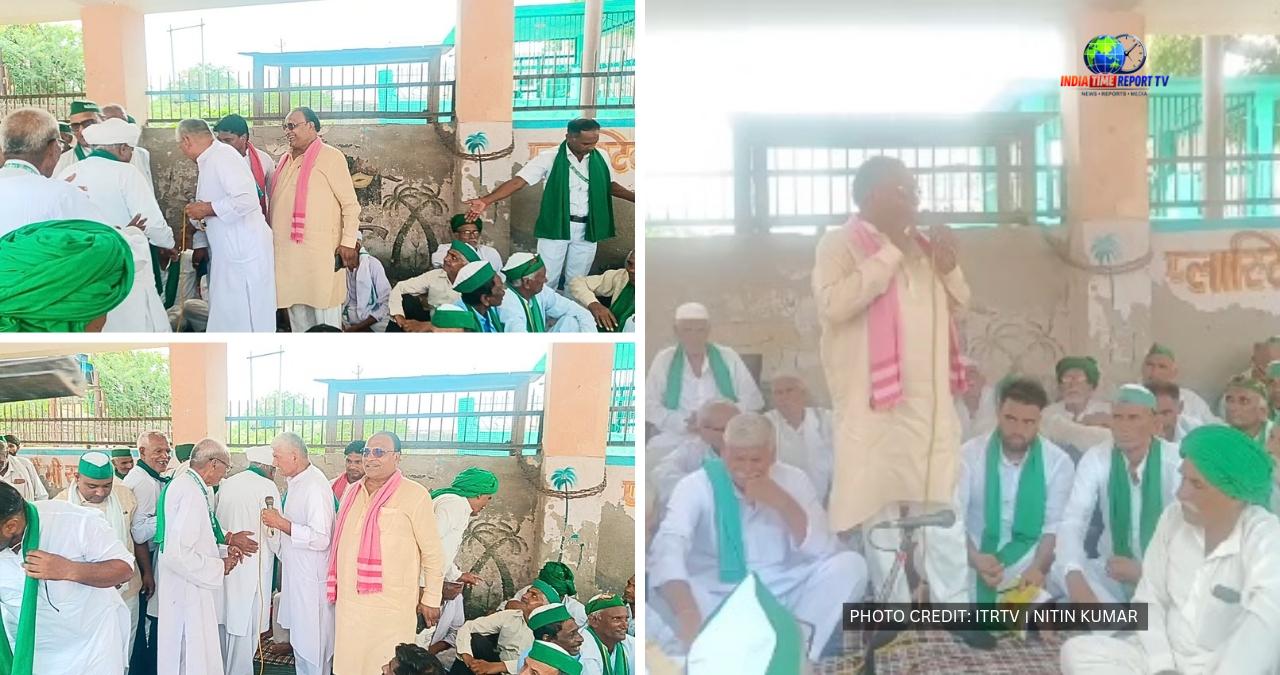 सादाबाद तहसील में आयोजित किसान महापंचायत में मौजूद किसान और मंच का दृश्य।