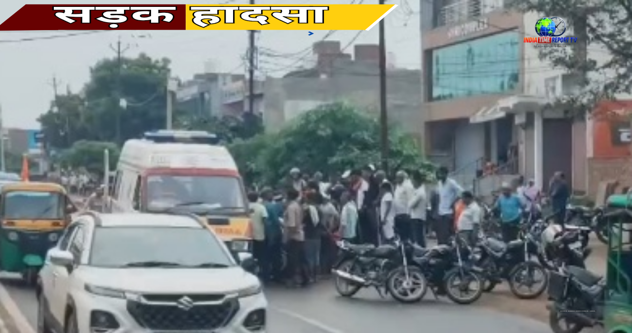 Ground report image showing the accident scene on Hathras Road in Sadabad.