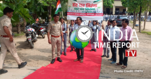 सादाबाद में ‘हर घर तिरंगा’ की गूंज, हाथों में तिरंगा लेकर सड़कों पर उतरे छात्र, हाथों में तिरंगा लेकर निकले छात्र; देशभक्ति के नारों से गूंजे रास्ते