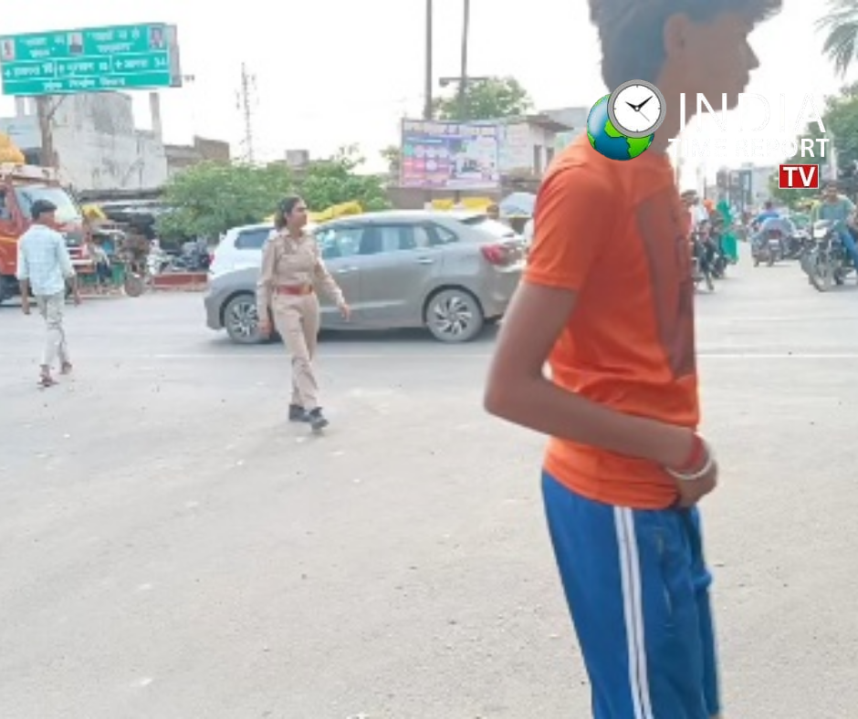 Police deployed at Mursan crossing in Sadabad during the Sawan Kanwar Yatra.