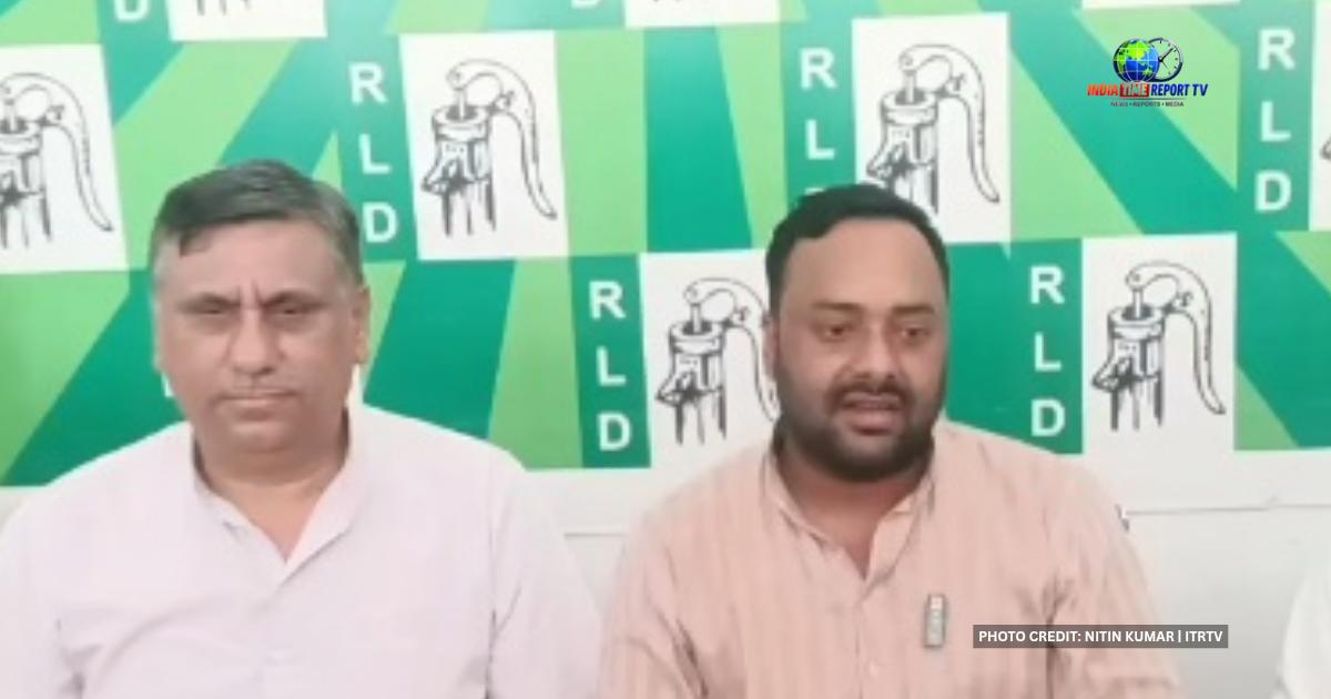 हाथरस में राष्ट्रीय लोकदल की प्रेसवार्ता में पार्टी नेता